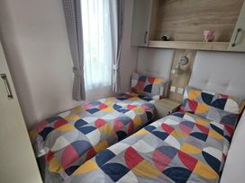 West Sands - Holiday Accommodation 22292 - Hampshire - 1188615 - thumbnail photo 9