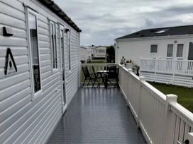 West Sands - Holiday Accommodation 22292 - Hampshire - 1188615 - thumbnail photo 11