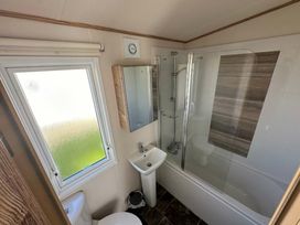 West Sands - Holiday Accommodation 22299 - Hampshire - 1188619 - thumbnail photo 6