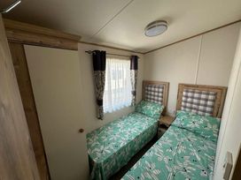 West Sands - Holiday Accommodation 22299 - Hampshire - 1188619 - thumbnail photo 7