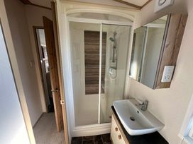 West Sands - Holiday Accommodation 22299 - Hampshire - 1188619 - thumbnail photo 8