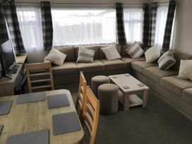 West Sands - Holiday Accommodation 22300 - Hampshire - 1188620 - thumbnail photo 2