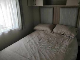 West Sands - Holiday Accommodation 22300 - Hampshire - 1188620 - thumbnail photo 3