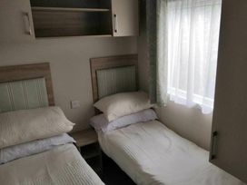 West Sands - Holiday Accommodation 22300 - Hampshire - 1188620 - thumbnail photo 4