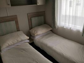 West Sands - Holiday Accommodation 22300 - Hampshire - 1188620 - thumbnail photo 5