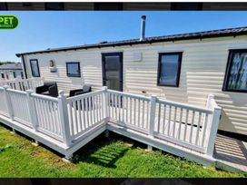Devon Cliffs Holiday Park - Holiday Accommodation 22303 - Devon - 1188622 - thumbnail photo 6