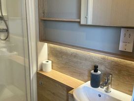 Manor Park Holiday Village - Holiday Accommodation 22313 - Norfolk - 1188632 - thumbnail photo 4