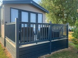 Manor Park Holiday Village - Holiday Accommodation 22313 - Norfolk - 1188632 - thumbnail photo 7