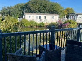 Manor Park Holiday Village - Holiday Accommodation 22313 - Norfolk - 1188632 - thumbnail photo 8