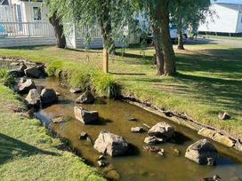 Manor Park Holiday Village - Holiday Accommodation 22313 - Norfolk - 1188632 - thumbnail photo 9