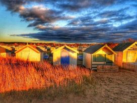Manor Park Holiday Village - Holiday Accommodation 22313 - Norfolk - 1188632 - thumbnail photo 10