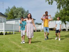 Manor Park Holiday Village - Holiday Accommodation 22313 - Norfolk - 1188632 - thumbnail photo 11