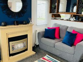 Manor Park Holiday Village - Holiday Accommodation 22314 - Norfolk - 1188633 - thumbnail photo 2