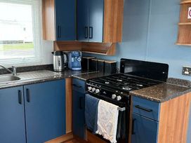 Manor Park Holiday Village - Holiday Accommodation 22314 - Norfolk - 1188633 - thumbnail photo 3