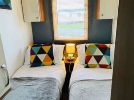 Manor Park Holiday Village - Holiday Accommodation 22314 - Norfolk - 1188633 - thumbnail photo 6