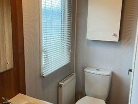 Manor Park Holiday Village - Holiday Accommodation 22314 - Norfolk - 1188633 - thumbnail photo 10