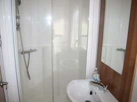Manor Park Holiday Village - Holiday Accommodation 22314 - Norfolk - 1188633 - thumbnail photo 12