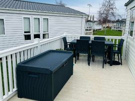 Manor Park Holiday Village - Holiday Accommodation 22314 - Norfolk - 1188633 - thumbnail photo 13