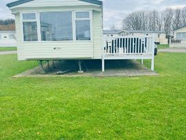 Manor Park Holiday Village - Holiday Accommodation 22314 - Norfolk - 1188633 - thumbnail photo 14