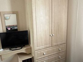 Seaview Caravan Park - Holiday Accommodation 22318 - Lincolnshire - 1188636 - thumbnail photo 8