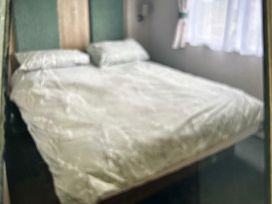 Hopton Holiday Village - Holiday Accommodation 22328 - Suffolk & Essex - 1188645 - thumbnail photo 11
