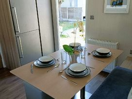 Lyons Winkups and Primrose - Holiday Accommodation 22330 - North Wales - 1188646 - thumbnail photo 2