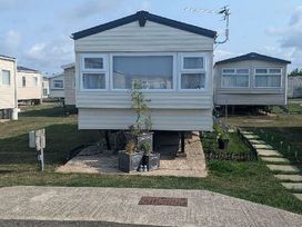 Seal Bay Resort - Holiday Accommodation 22333 - Hampshire - 1188649 - thumbnail photo 3
