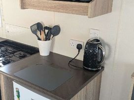 Seal Bay Resort - Holiday Accommodation 22333 - Hampshire - 1188649 - thumbnail photo 11