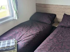 Seal Bay Resort - Holiday Accommodation 22333 - Hampshire - 1188649 - thumbnail photo 16