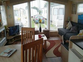 Lyons Winkups and Primrose - Holiday Accommodation 2237 - North Wales - 1188677 - thumbnail photo 1