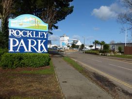 Rockley Park - Holiday Accommodation 228 - Dorset - 1188704 - thumbnail photo 18