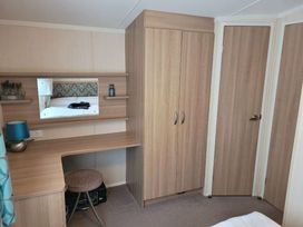 Newquay Holiday Park - Holiday Accommodation 2306 - Cornwall - 1188708 - thumbnail photo 12