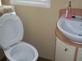 Hopton Holiday Village - Holiday Accommodation 2373 - Suffolk & Essex - 1188714 - thumbnail photo 5