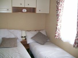 Hopton Holiday Village - Holiday Accommodation 2373 - Suffolk & Essex - 1188714 - thumbnail photo 6