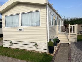 Hayling Island Holiday Park - Meadow Bay Villages - Holiday Accommodation 2399 - Hampshire - 1188716 - thumbnail photo 1