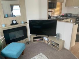 Hayling Island Holiday Park - Meadow Bay Villages - Holiday Accommodation 2399 - Hampshire - 1188716 - thumbnail photo 2