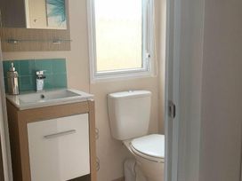 Hayling Island Holiday Park - Meadow Bay Villages - Holiday Accommodation 2399 - Hampshire - 1188716 - thumbnail photo 8