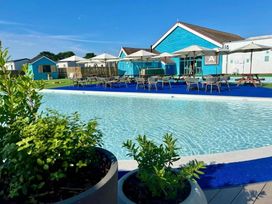 Hayling Island Holiday Park - Meadow Bay Villages - Holiday Accommodation 2399 - Hampshire - 1188716 - thumbnail photo 10
