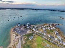 Hayling Island Holiday Park - Meadow Bay Villages - Holiday Accommodation 2399 - Hampshire - 1188716 - thumbnail photo 16