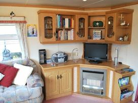 Greenacres Holiday Park - Holiday Accommodation 243 - North Wales - 1188718 - thumbnail photo 3