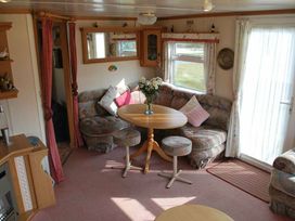 Greenacres Holiday Park - Holiday Accommodation 243 - North Wales - 1188718 - thumbnail photo 4