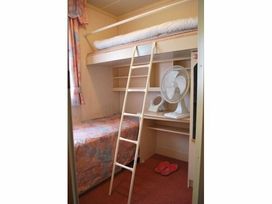 Greenacres Holiday Park - Holiday Accommodation 243 - North Wales - 1188718 - thumbnail photo 9