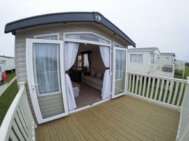 Blue Dolphin Holiday Park - Holiday Accommodation 2485 - North Yorkshire (incl. Whitby) - 1188722 - thumbnail photo 4