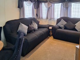 A living room with sofas and cushions at Southview Holiday Park - Holiday Accommodation 250 Skegness