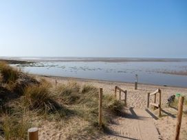 Presthaven Beach Resort - Holiday Accommodation 2516 - North Wales - 1188727 - thumbnail photo 6