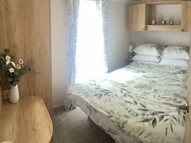 Starre Gorse Holiday Park - Holiday Accommodation 2732 - South Wales - 1188750 - thumbnail photo 10