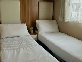 West Sands - Holiday Accommodation 2775 - Hampshire - 1188752 - thumbnail photo 8