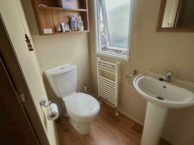 West Sands - Holiday Accommodation 2775 - Hampshire - 1188752 - thumbnail photo 9
