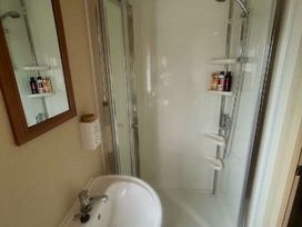 West Sands - Holiday Accommodation 2775 - Hampshire - 1188752 - thumbnail photo 10
