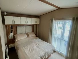 West Sands - Holiday Accommodation 2775 - Hampshire - 1188752 - thumbnail photo 11